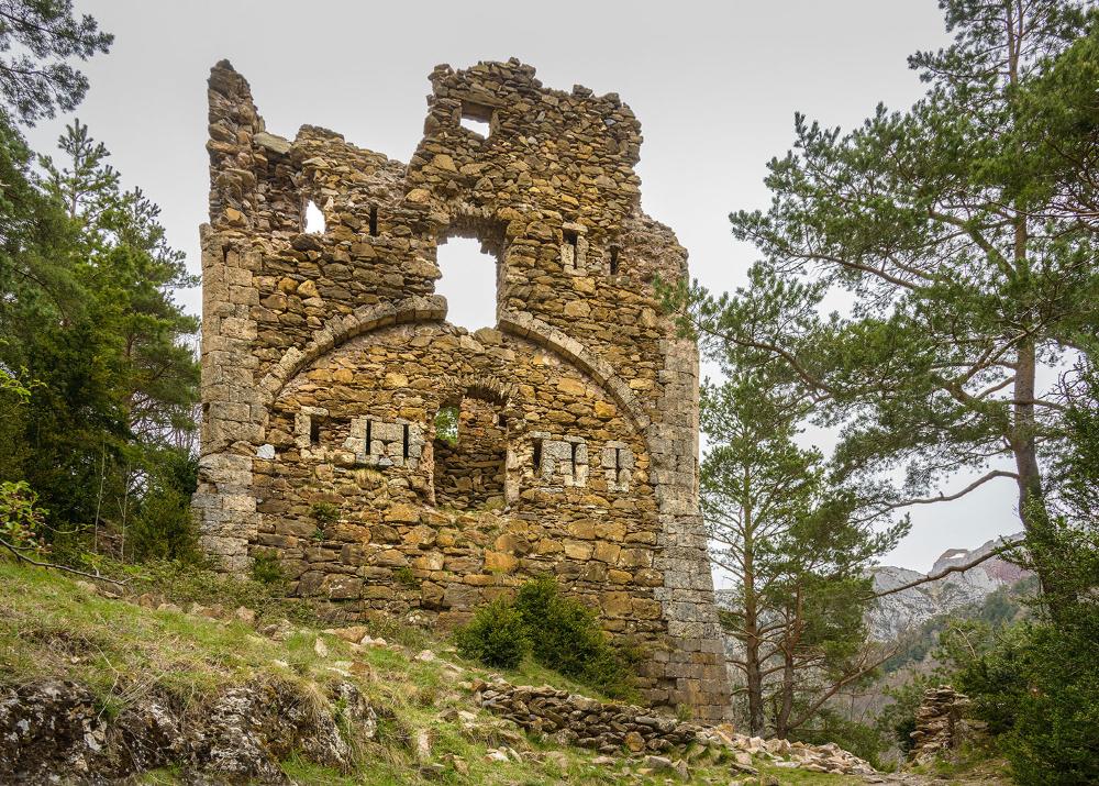 Imagen Torre de Fernando VI en el camino viejo a Oza